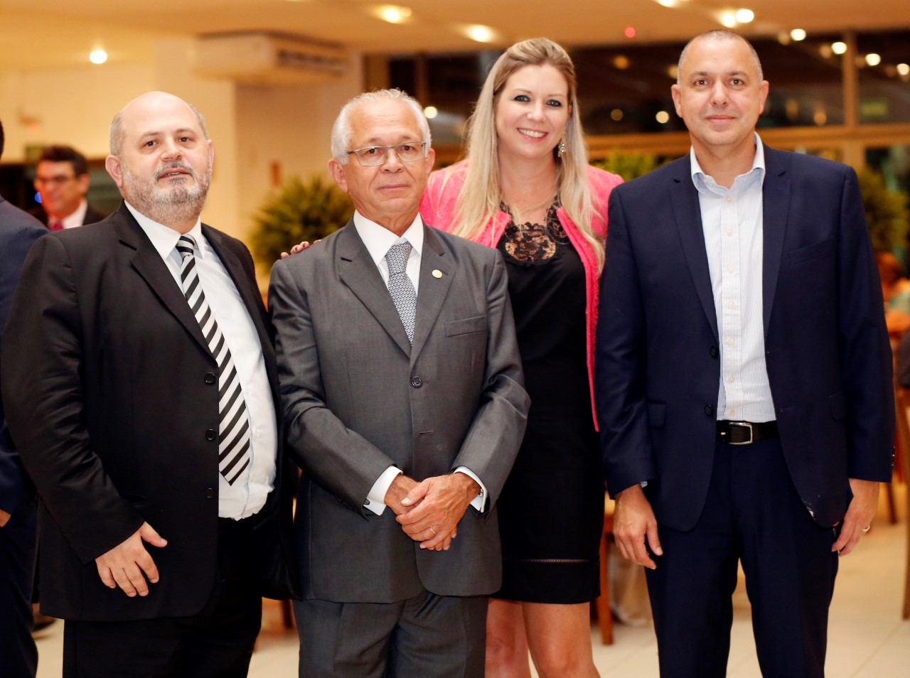 Em destaque na foto, da esquerda para direita: Marcio D’Angiolella – Diretor Executivo do Sineata, Ministro João Batista Brito Pereira – Presidente empossado do TST, Renata Fonseca – Gerente Jurídica da GOL e Claudio Neves Borges – Diretor de Relações Institucionais da GOL.